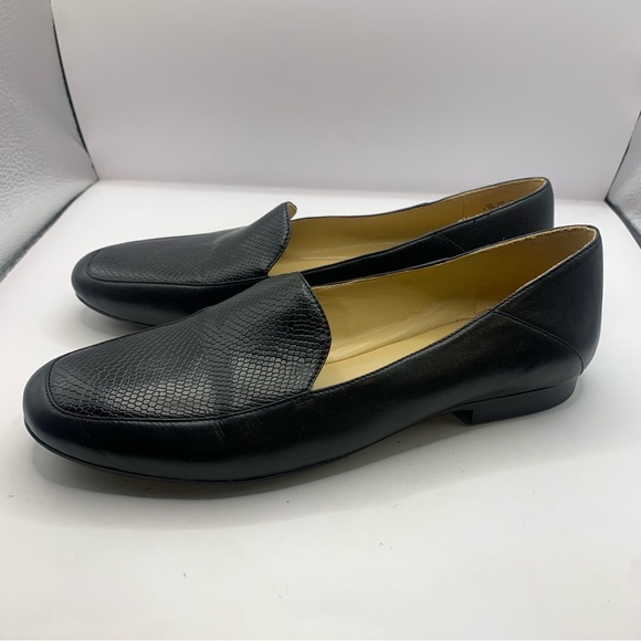 Naturalizer loafers, women's size 6.5M black snake skin detail flats leather - Picture 2 of 9